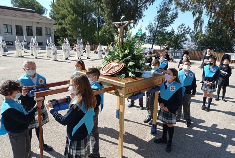 Procesión del Ángel: Una emotiva tradición en CEU