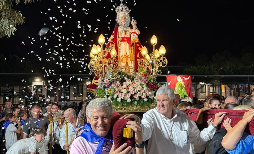 Procesión de la Virgen de la Fuensanta durante su visita al Colegio CEU San Pablo Murcia